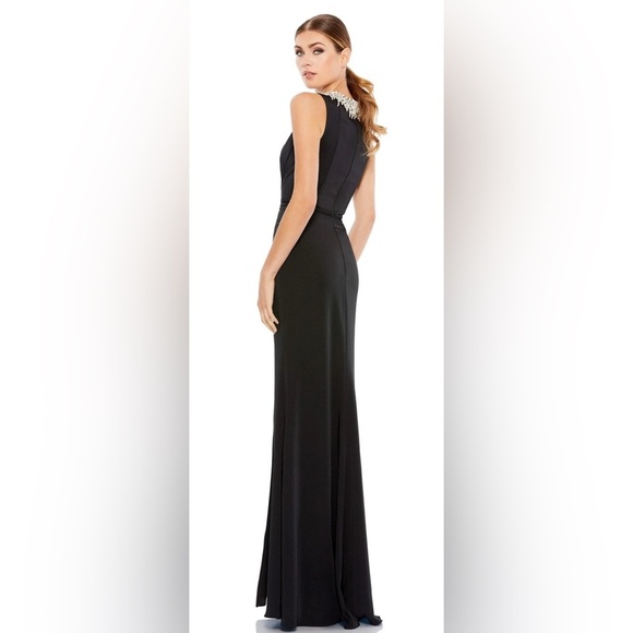 Mac Duggal Fitted Silhouette Gown with Crew Neckline Size 4 Style 26516 - Picture 3 of 8
